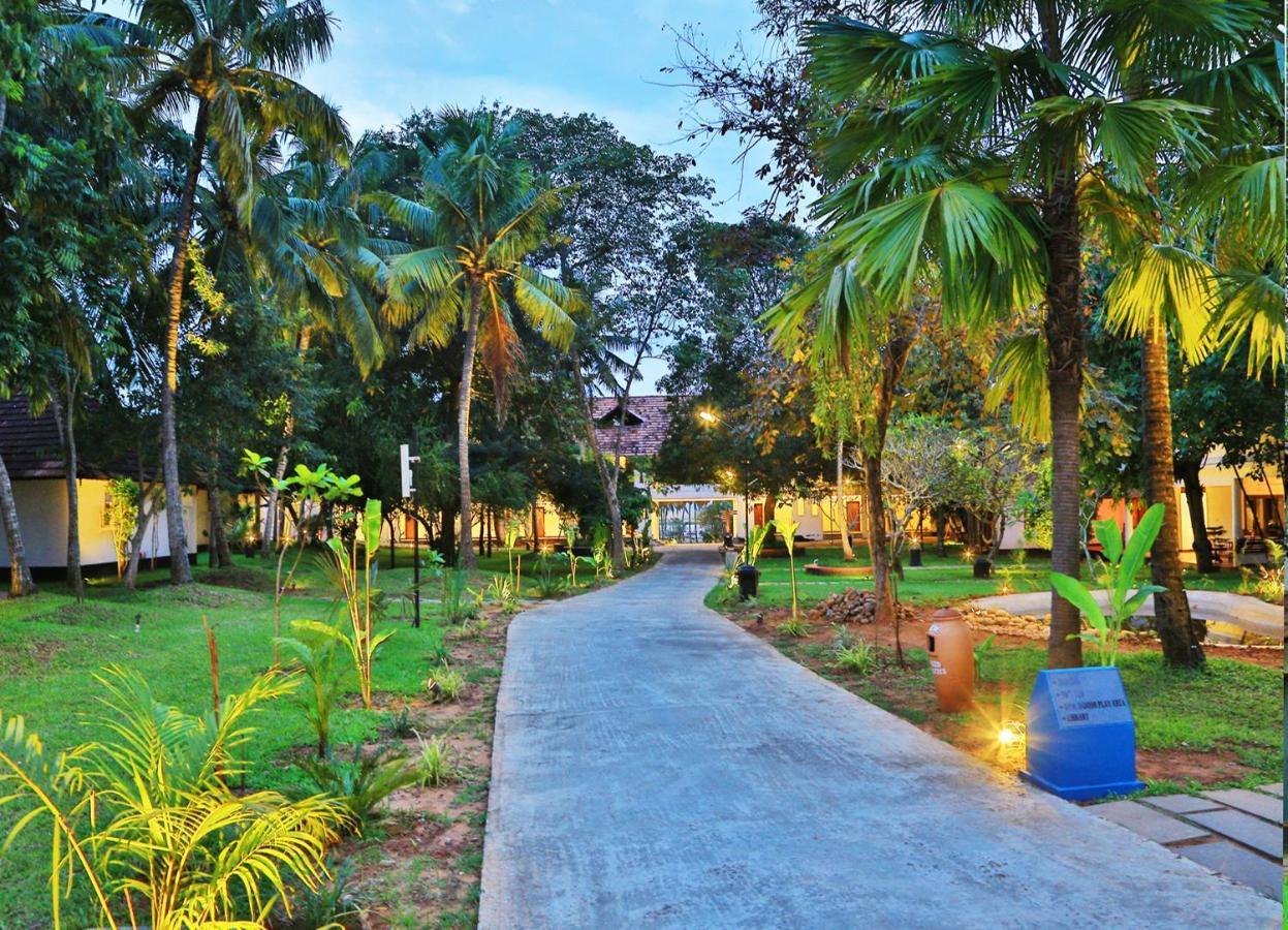 Estuary Sarovar Premiere Poovar Island מראה חיצוני תמונה