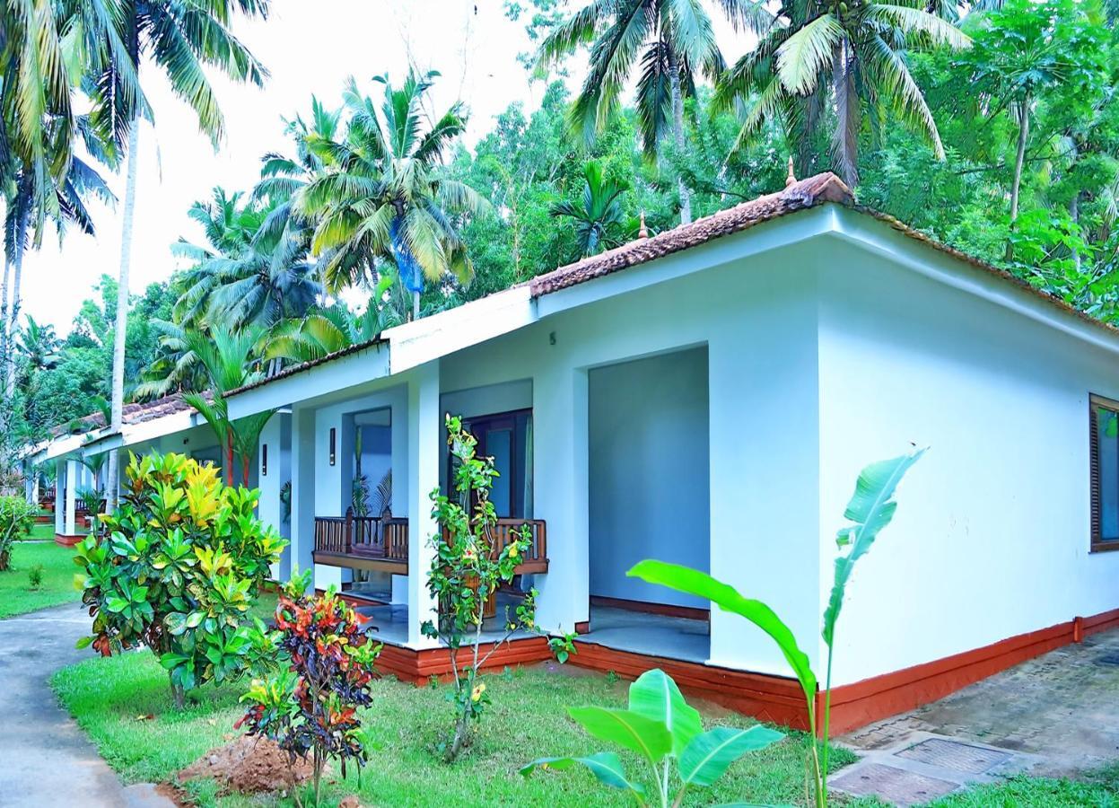 Estuary Sarovar Premiere Poovar Island מראה חיצוני תמונה