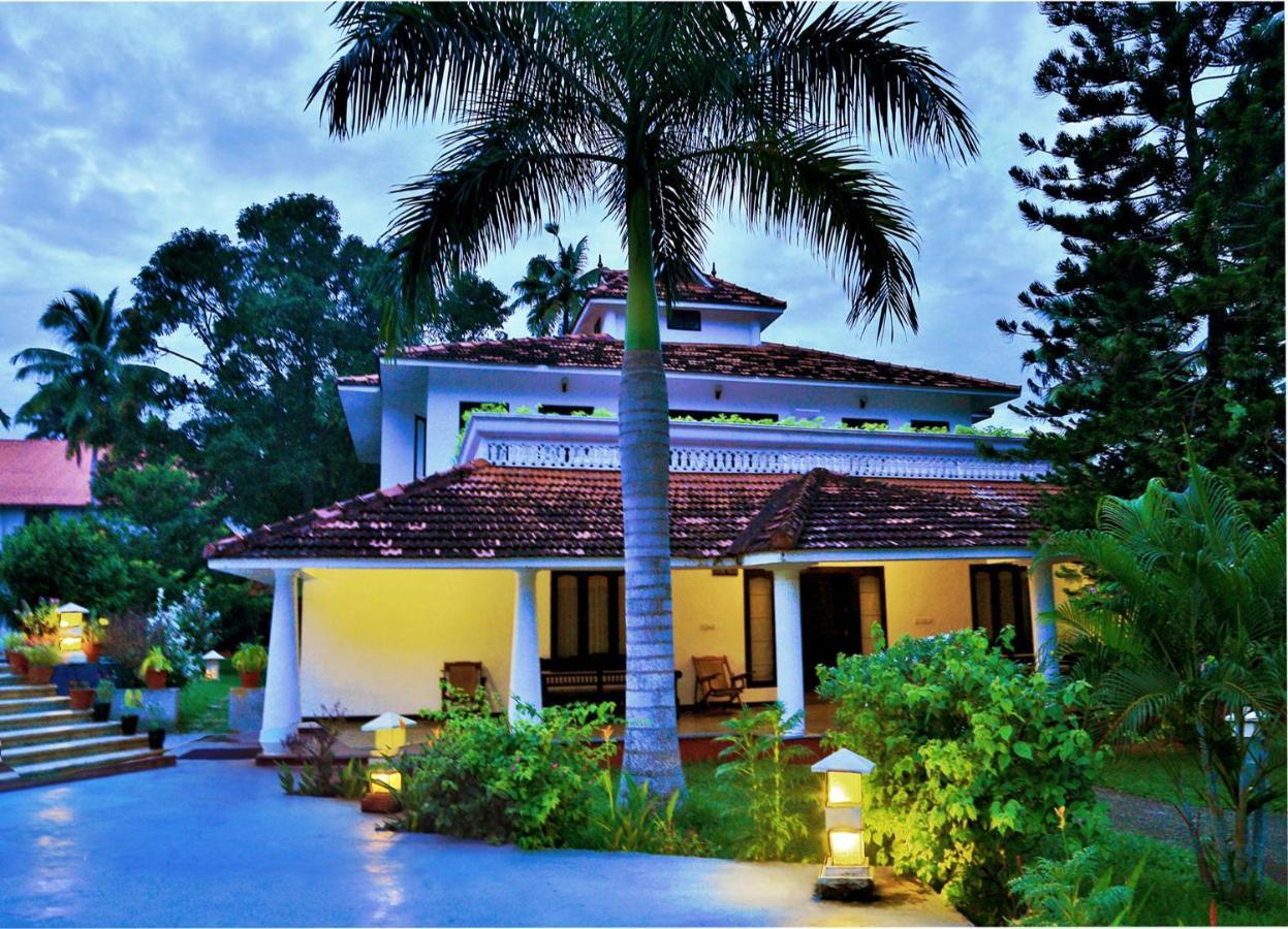Estuary Sarovar Premiere Poovar Island מראה חיצוני תמונה