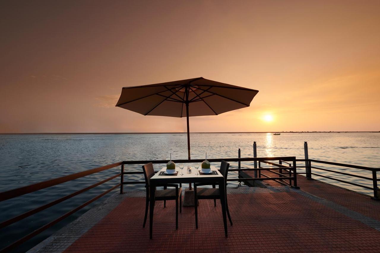 Estuary Sarovar Premiere Poovar Island מראה חיצוני תמונה
